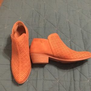 Qupid 8 women’s light brown bootie